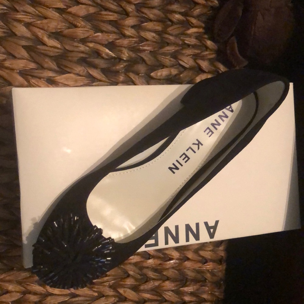 New never worn black Anne Klein pump size 9M